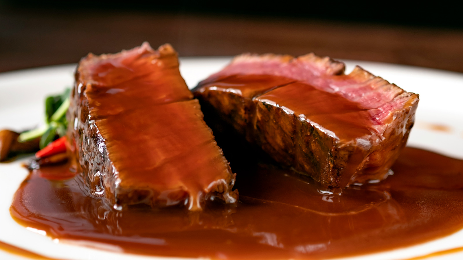 https://www.tastingtable.com/img/gallery/the-real-reason-steak-sauce-has-become-less-popular/l-intro-1659006570.jpg