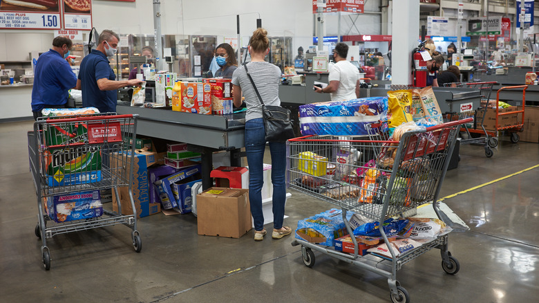 Costco check-out lane