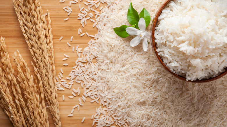 raw rice in bowl