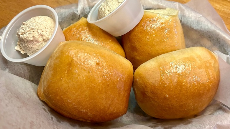 basket of Texas Roadhouse rolls