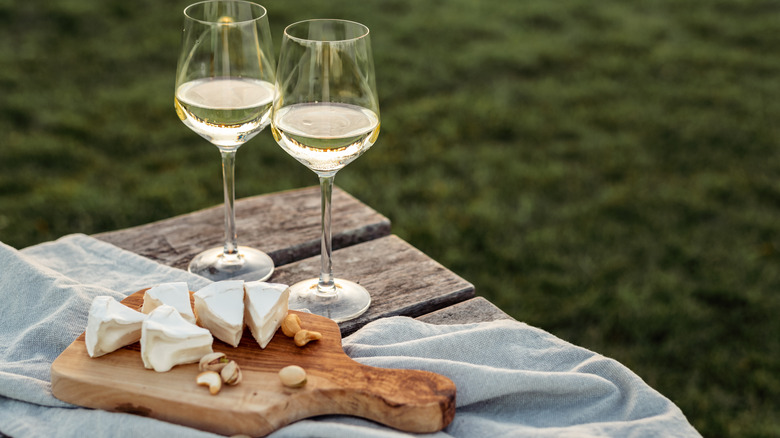 white wine with cheese