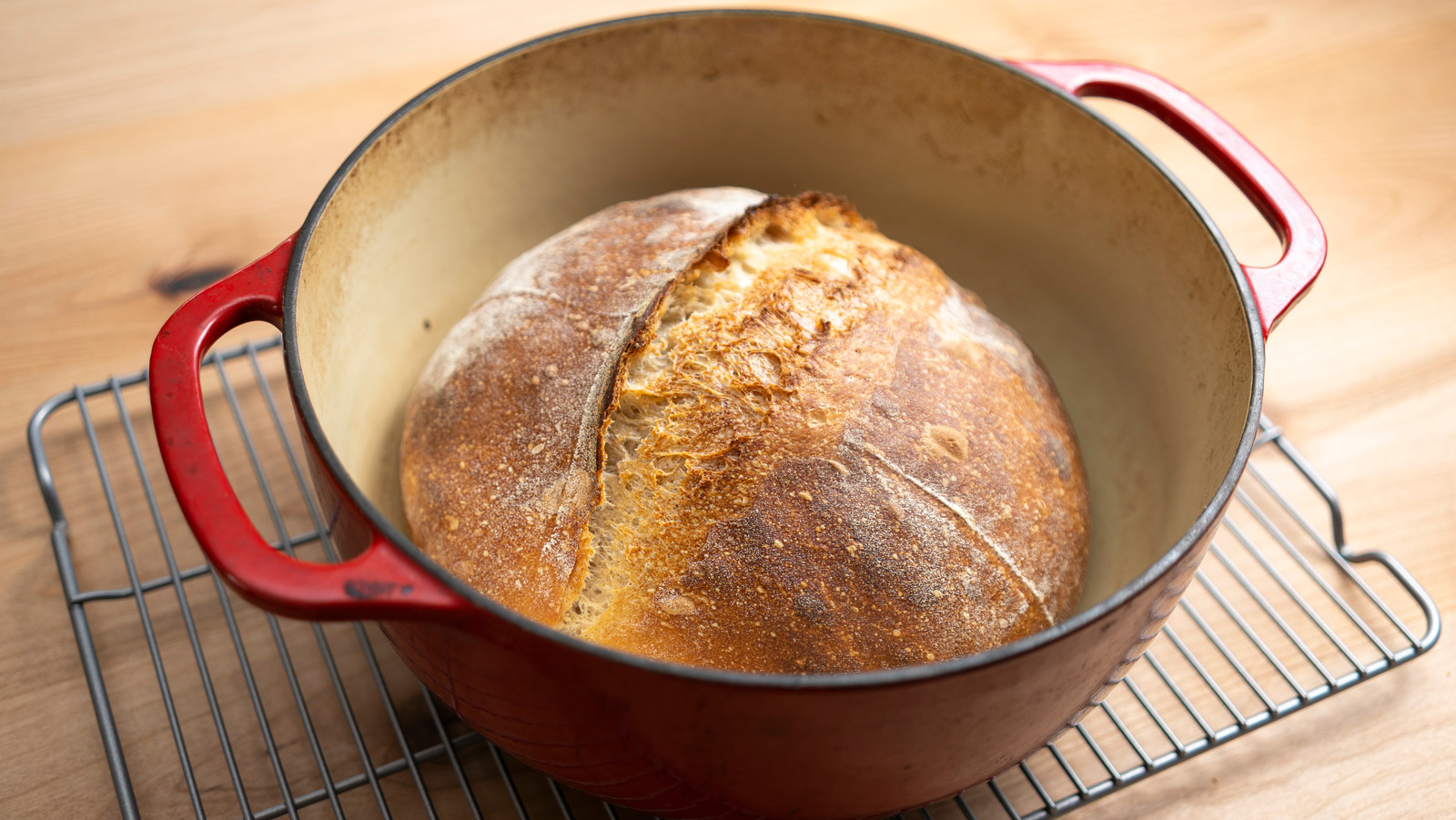 the-reason-you-should-preheat-your-dutch-oven-when-baking-bread