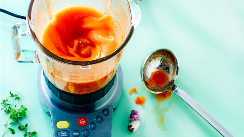 Is It Safe To Put Hot Food In A Food Processor?