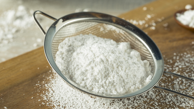 Confectioners' sugar in a sift