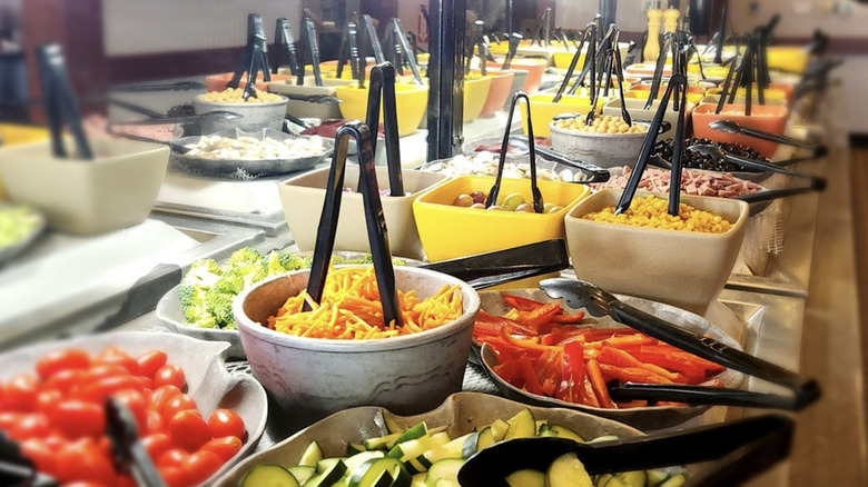 Ruby Tuesday garden salad bar