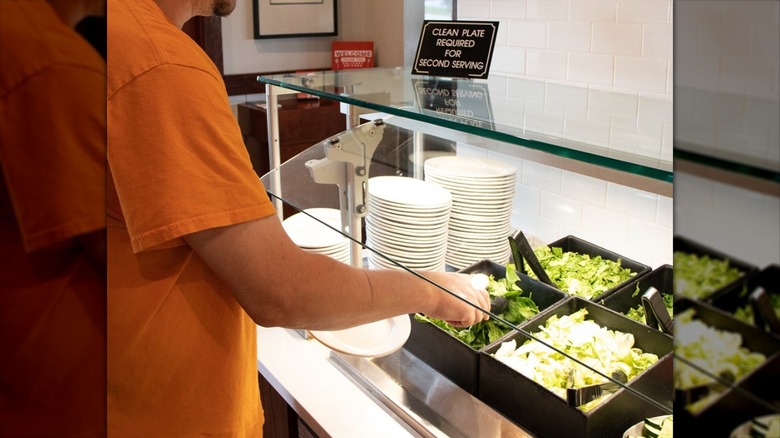 Ruby Tuesday garden salad bar