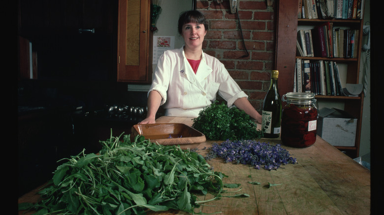 Alice Waters sorting produce