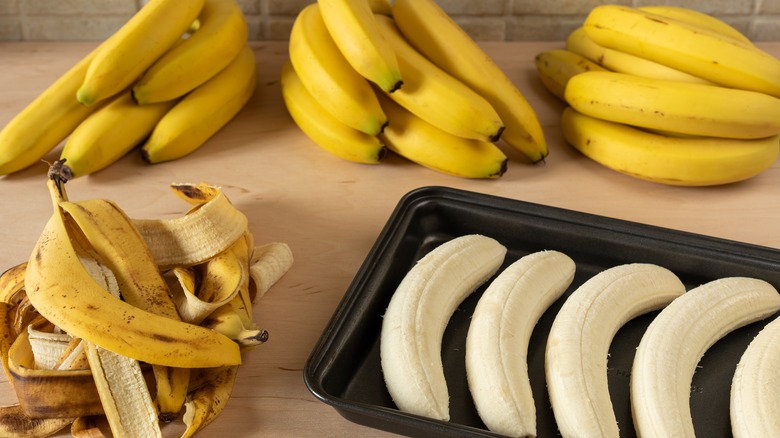 Peeled bananas on tray