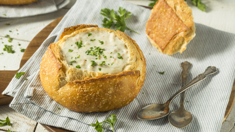 clam chowder bread bowl