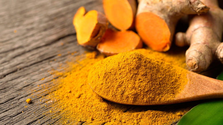 spoon of tumeric powder