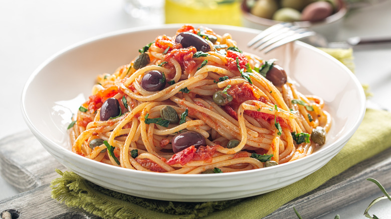 spaghetti with olives and capers