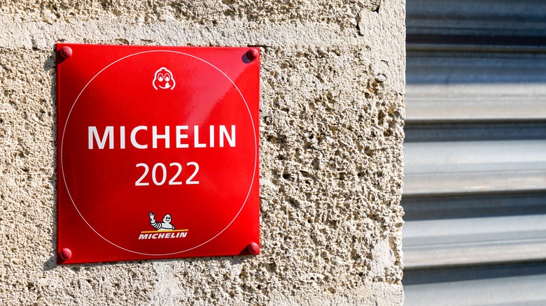 Red Michelin star plaque