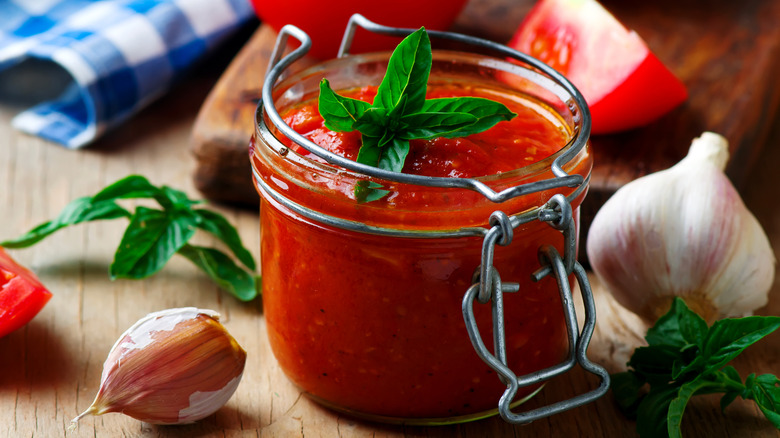 jar of marinara sauce