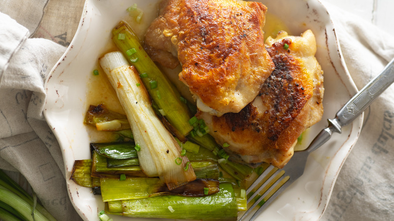 Roasted chicken and leeks in bowl