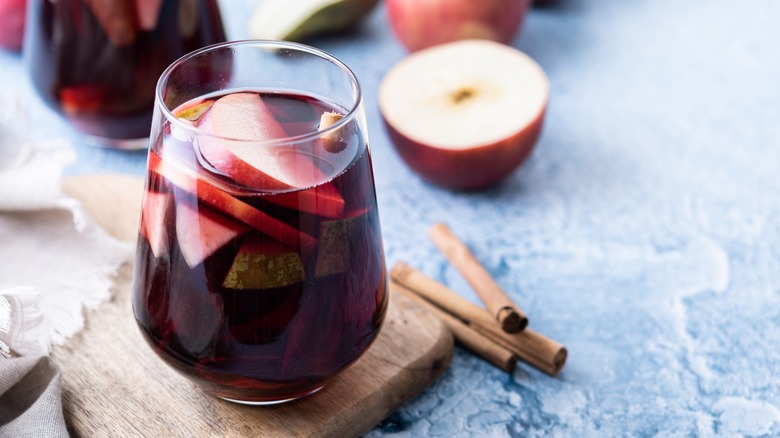 glasse of sangria with apple and cinnamon