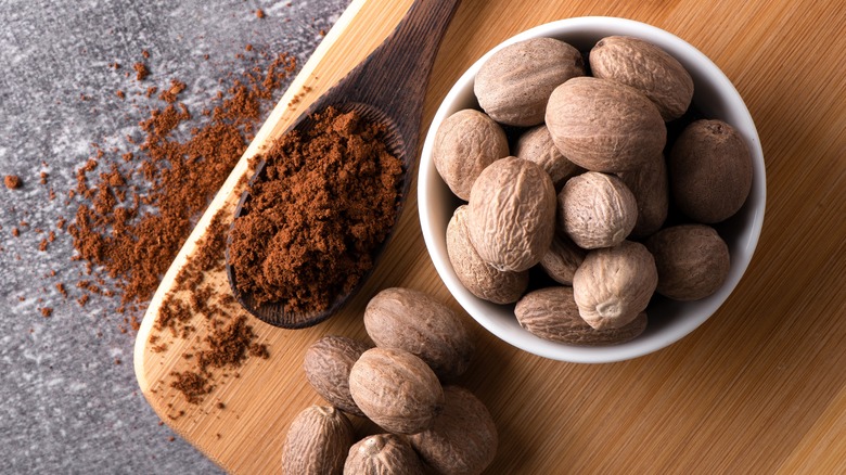 Nutmeg whole and powdered