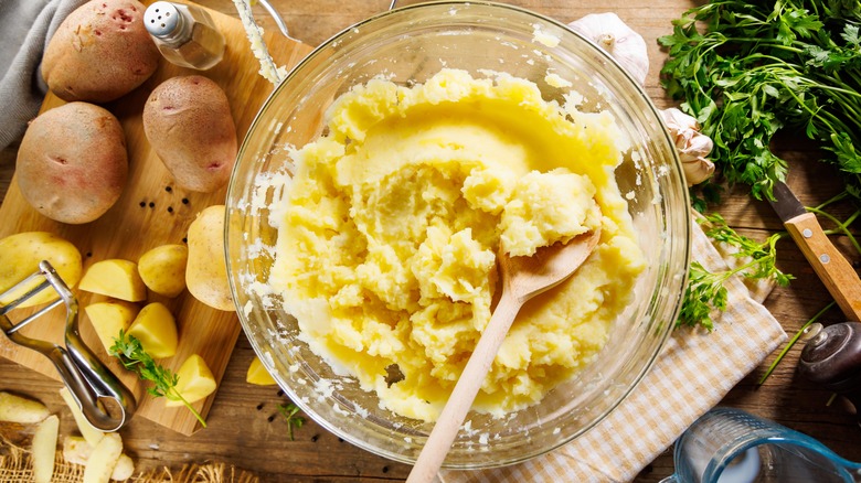 Mashed potatoes in glass bowl