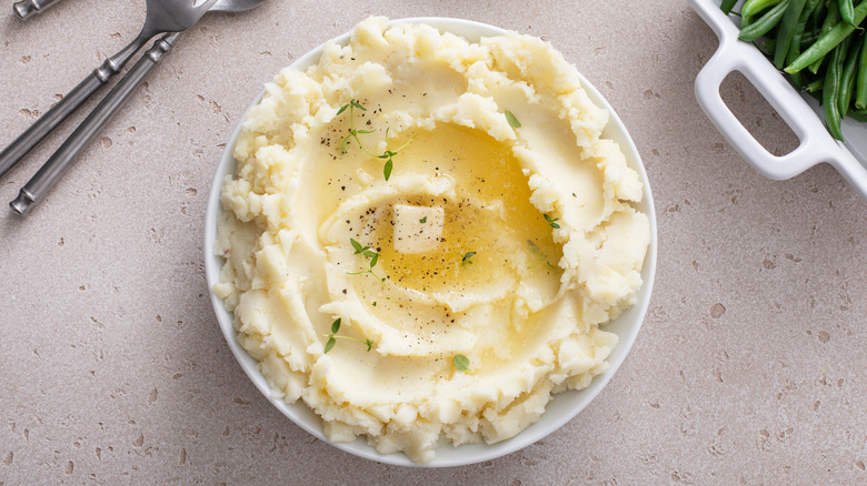 Mashed potatoes and green beans