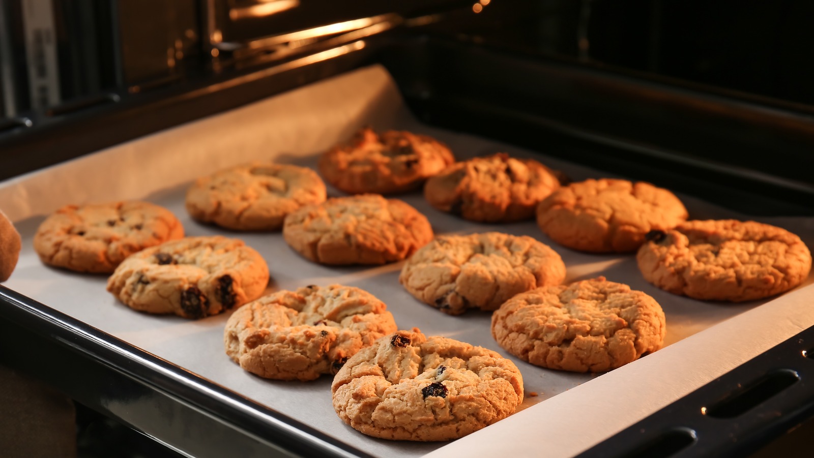 The Secret Step To Baking Cookies With Crinkly Edges