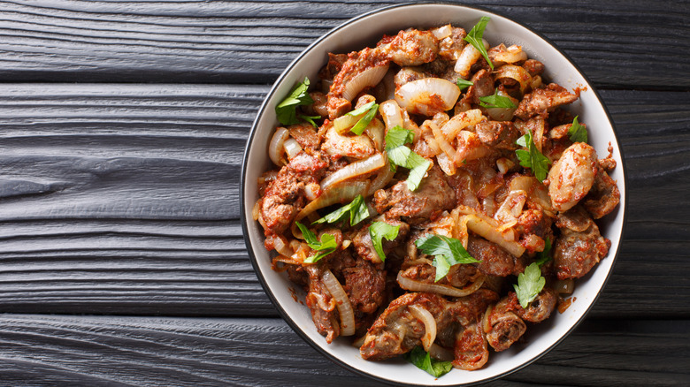 Braised chicken gizzards with onions and peppers