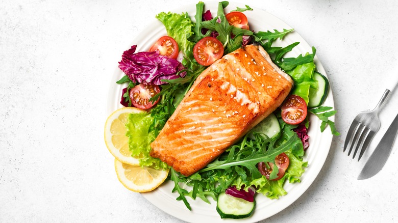 grilled salmon salad