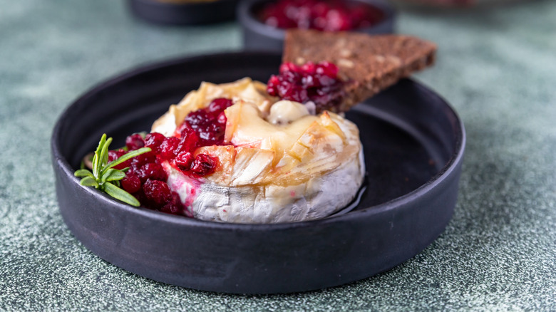 baked brie with cranberry jam