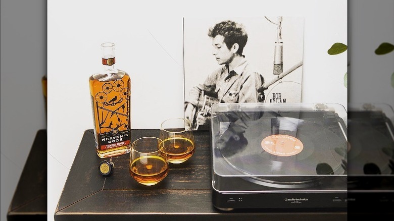 Heaven's Door bottle and glasses with Bob Dylan Album