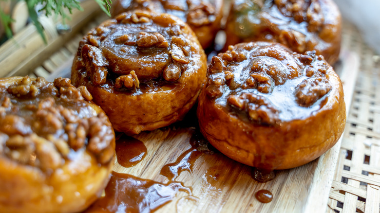 Cinnamon rolls with caramel sauce and nuts