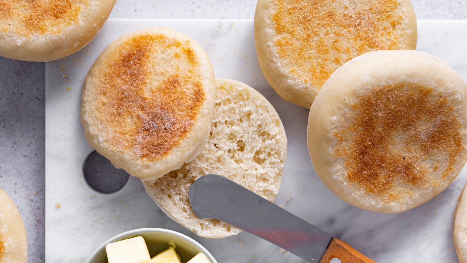 https://www.tastingtable.com/img/gallery/the-simple-hack-for-a-perfectly-split-english-muffin/l-intro-1695254512.jpg