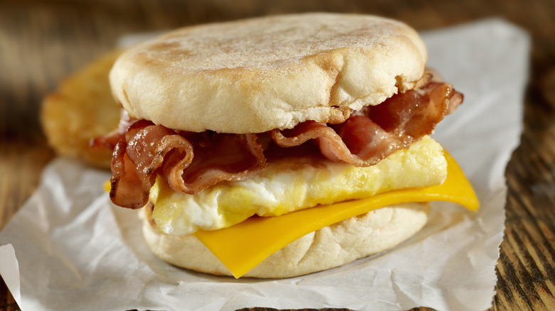 bacon egg cheese on muffin