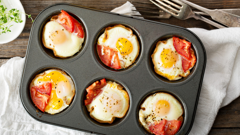 eggs and tomato in tin