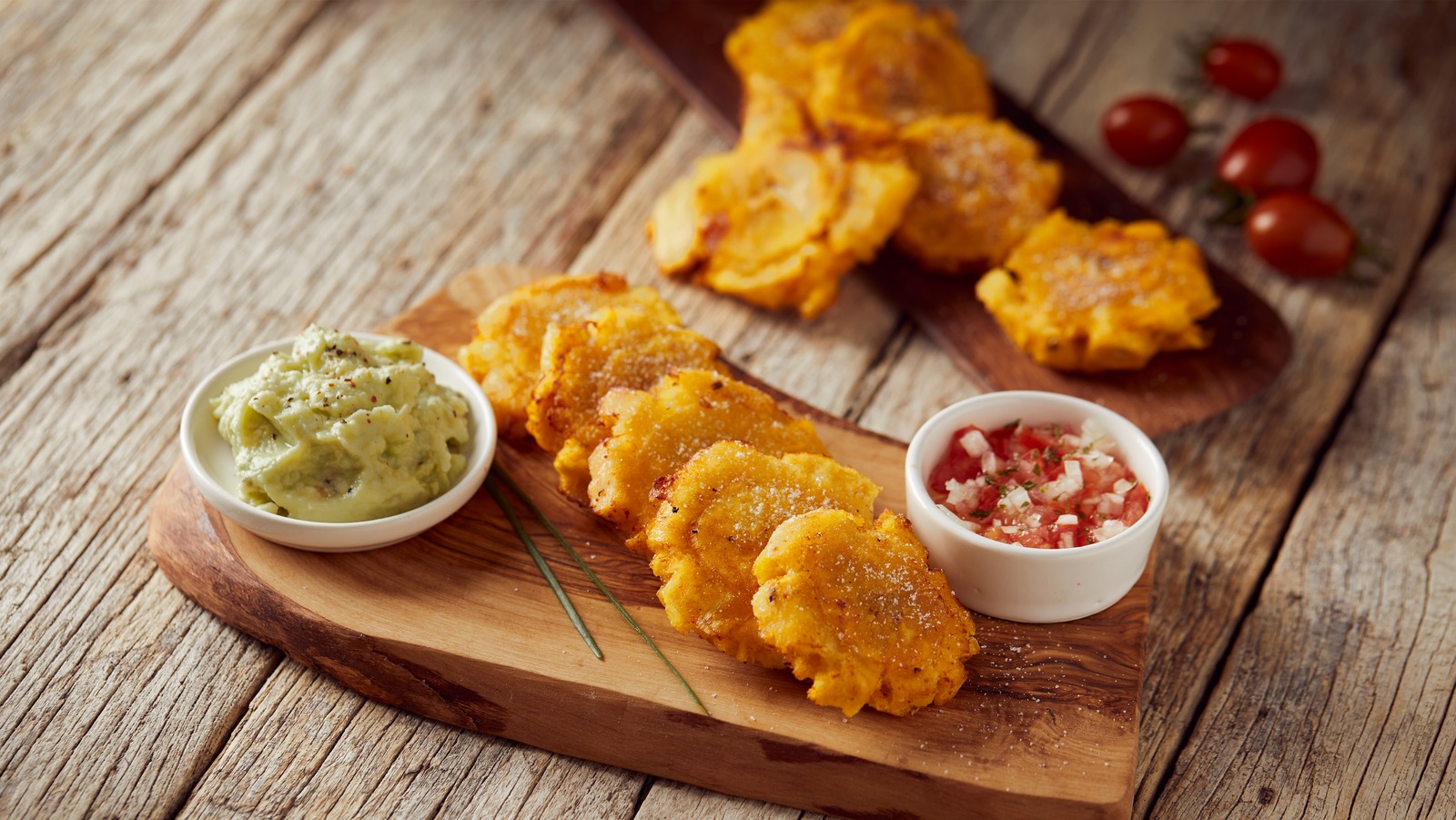 https://www.tastingtable.com/img/gallery/the-simple-kitchen-tool-that-cranks-out-tostones-faster-than-you-can-say-plantain/l-intro-1694542257.jpg