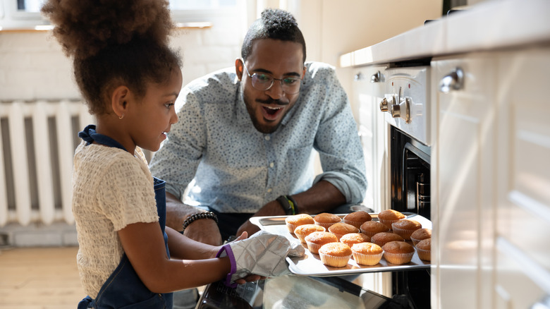 Family baking muffins