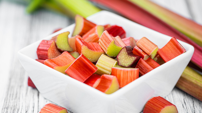 Rhubarb chunks in bowl