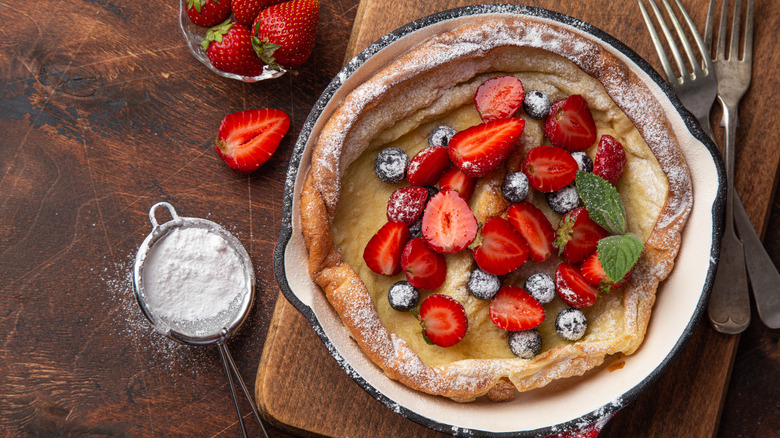 berry Dutch baby pancake