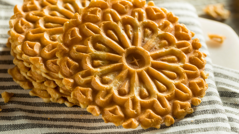 Italian pizzelle cookies