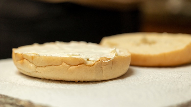 sliced bagel on paper towel