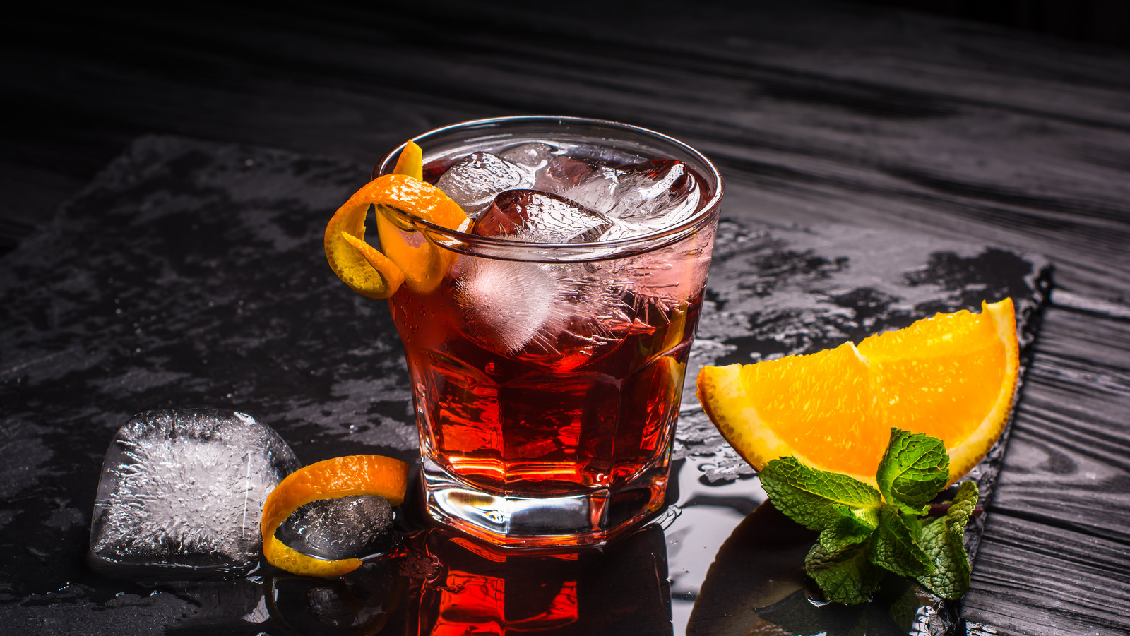 Напиток негрони. Негрони. Negroni коктейль. Негрони завтрак. Итальянские коктейли.