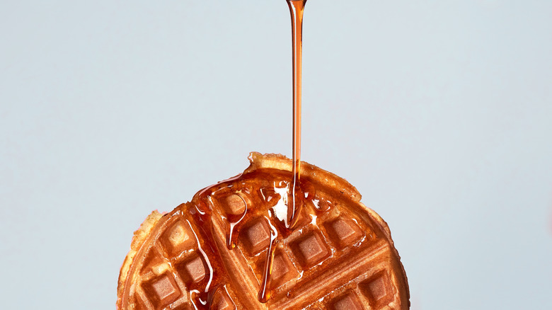 waffle with maple syrup 