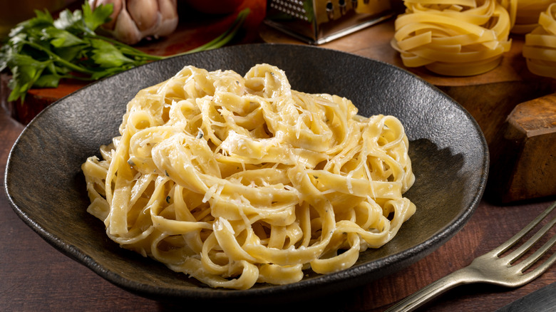 bowl of fettucine alfredo