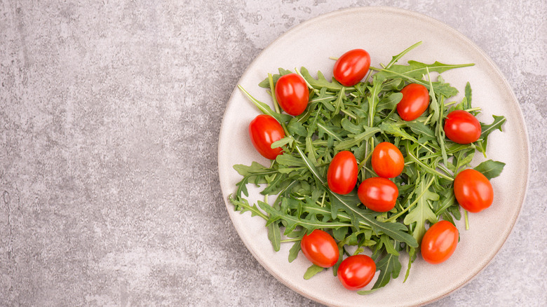 cherry tomato argulua salad 