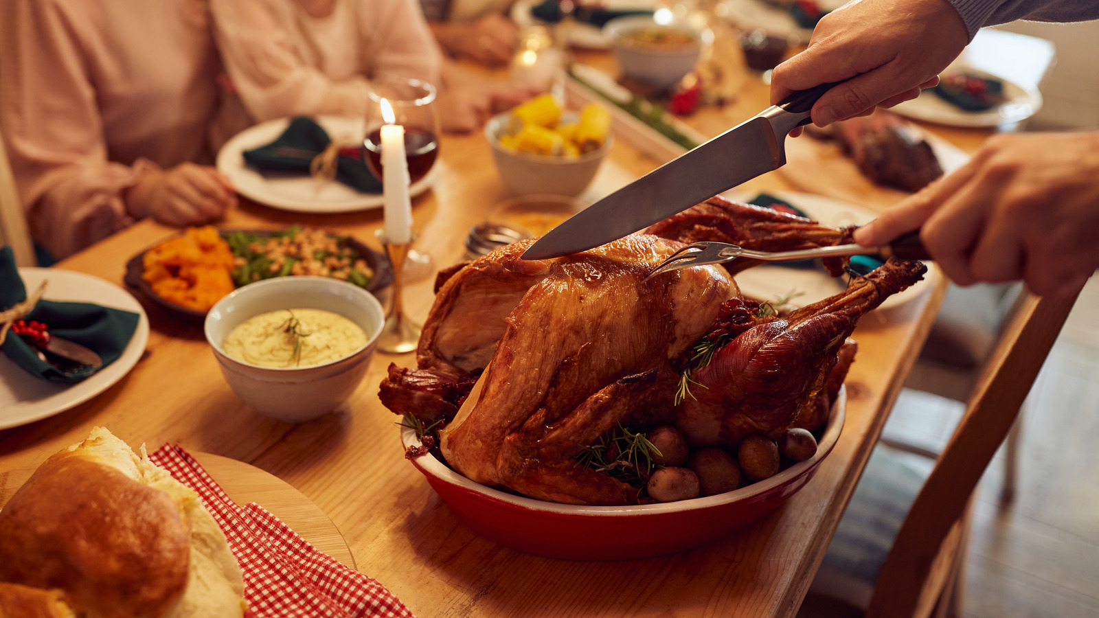 Carve The Perfect Turkey With These Electric Knives