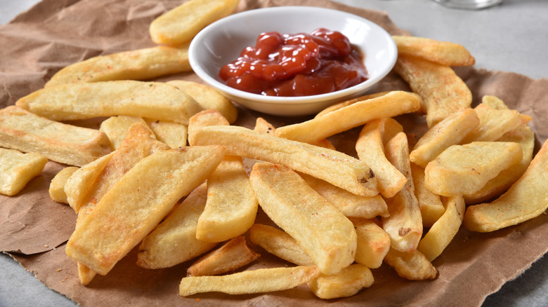 baton cut fries with ketchup