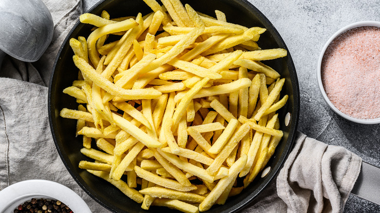 pan of french fries 