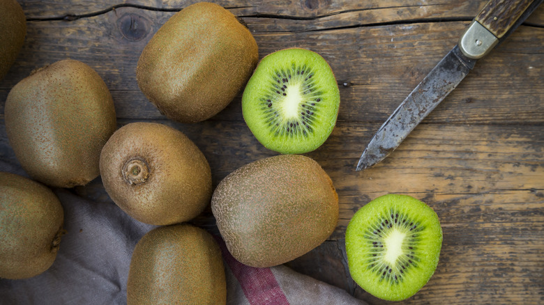 Sliced and whole kiwis