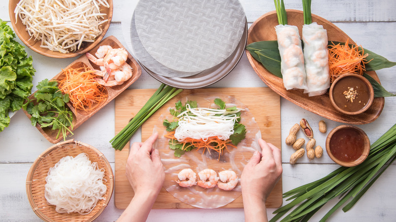 vietnamese summer roll ingredients rolling