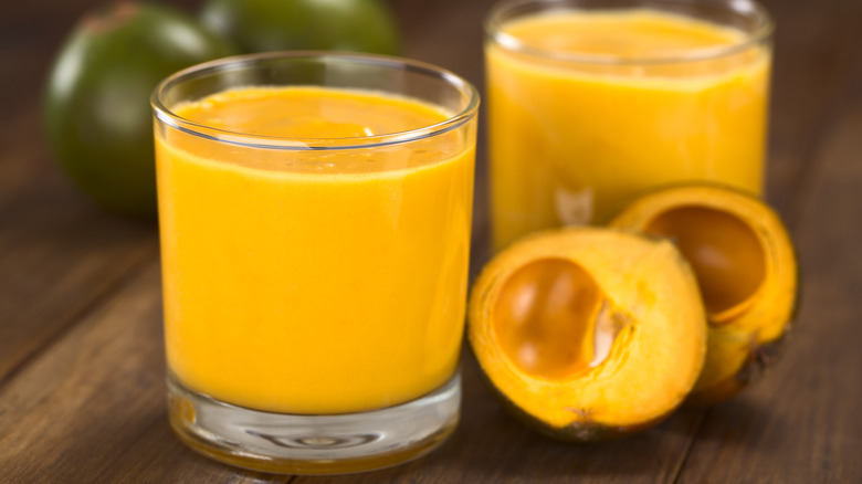 glass of lucuma juice