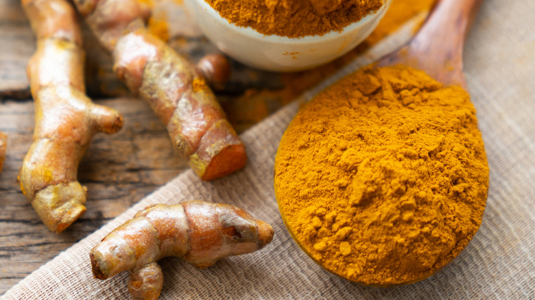 Dried turmeric powder and fresh turmeric root