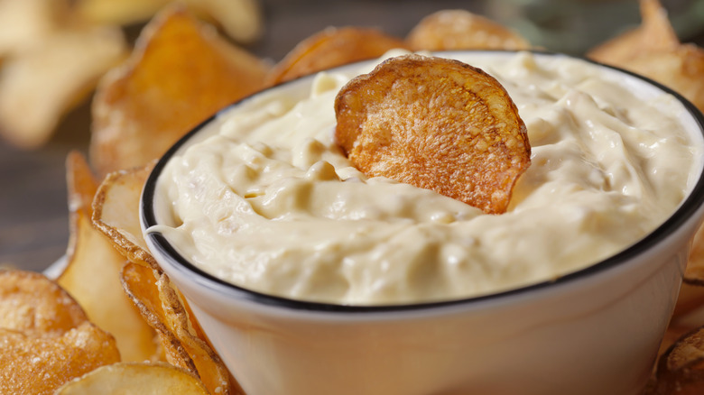 Onion dip with chips 