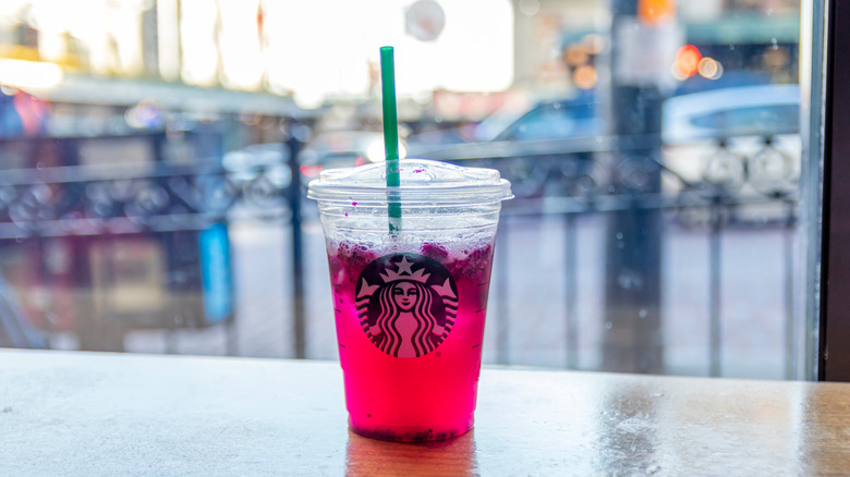 Starbucks dragon fruit refresher